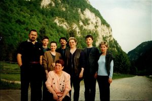 Școala de vară a cursurilor post-universitare pentru medicii de familie, 18-20 mai 2001, Casa de Cultură Țărănească, comuna Slătioara, județul Vâlcea, excursie cu lectorii la peștera Polovragi, dr.Victor Strâmbu, dr.Ioana Dimitriu, dr.Mioara Rădulescu, ing.Marian Rădulescu, Elena Văduva