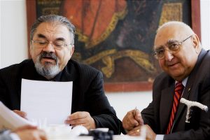 Înființarea Universității Țărănești DIMITRIE GUSTI, 8 septembrie 2008, Casa de Cultură Țărănească, comuna Slătioara, Dinu Săraru – președintele fondator al Fundației NIȘTE ȚĂRANI împreună cu prof.univ.dr.Ilie Bădescu la deschiderea lucrărilor