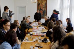 Înființarea Universității Țărănești DIMITRIE GUSTI, 8 septembrie 2008, Casa de Cultură Țărănească, comuna Slătioara, participanți la deschiderea universității