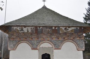 Premiile naţionale anuale ale Fundaţiei ,,Nişte ţărani’’, 26.10.2014, intrarea în Biserica Vioreşti, comuna Slătioara