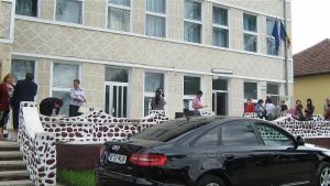 Școala de vară a cursurilor post-universitare pentru medicii de familie din mediul rural, 18 iulie 2010, Casa de Cultură Țărănească, comuna Slătioara județ Vâlcea, foto medicii în pauza dintre cursuri