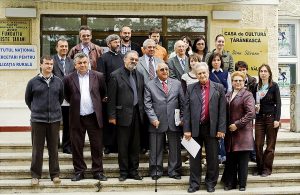 Înființarea Universității Țărănești DIMITRIE GUSTI, 8 septembrie 2008, Casa de Cultură Țărănească, comuna Slătioara, fotografie de grup