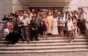 Programul sănătatea țăranului român, școala de vară a cursurilor post-universitare pentru medicii de familie, 18-20 mai 2001, Casa de Cultură Țărănească, comuna Slătioara, județul Vâlcea, fotografie de grup