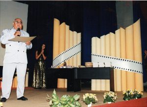 Dinu Săraru pe scena festivalului Eco-Etno-Folk Film