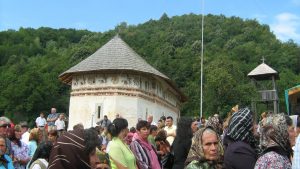 Resfințirea Bisericuței Viorești – com.Slătiora, Vâlcea, 22 august 2010 - Participanți la resfințirea Bisericuței Viorești